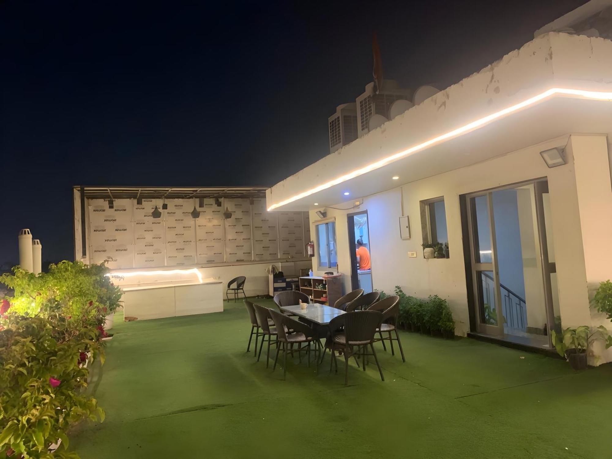 Hotel Aerostar Gold - Opposite Max Healthcare Deli Exterior foto