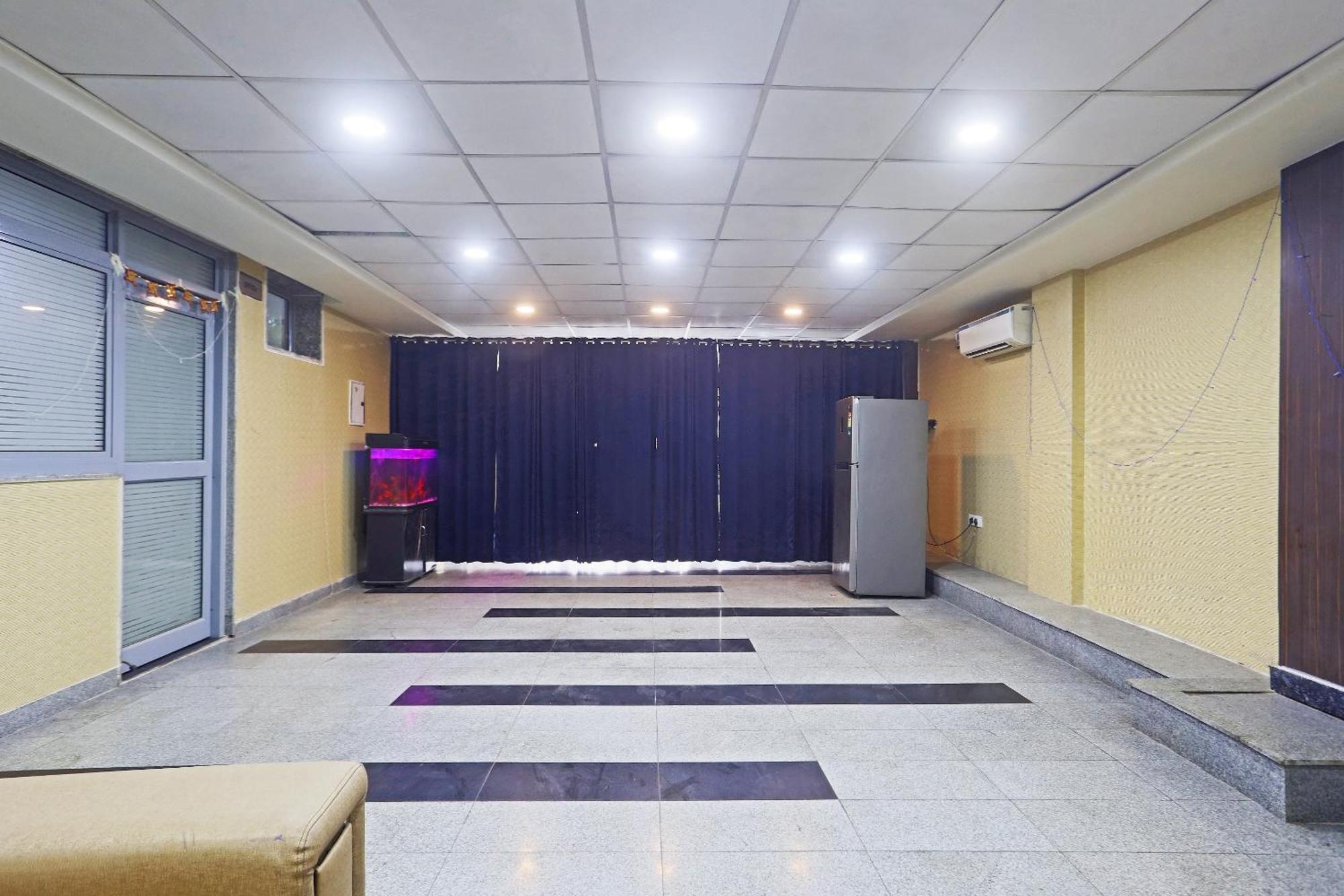Hotel Aerostar Gold - Opposite Max Healthcare Deli Exterior foto