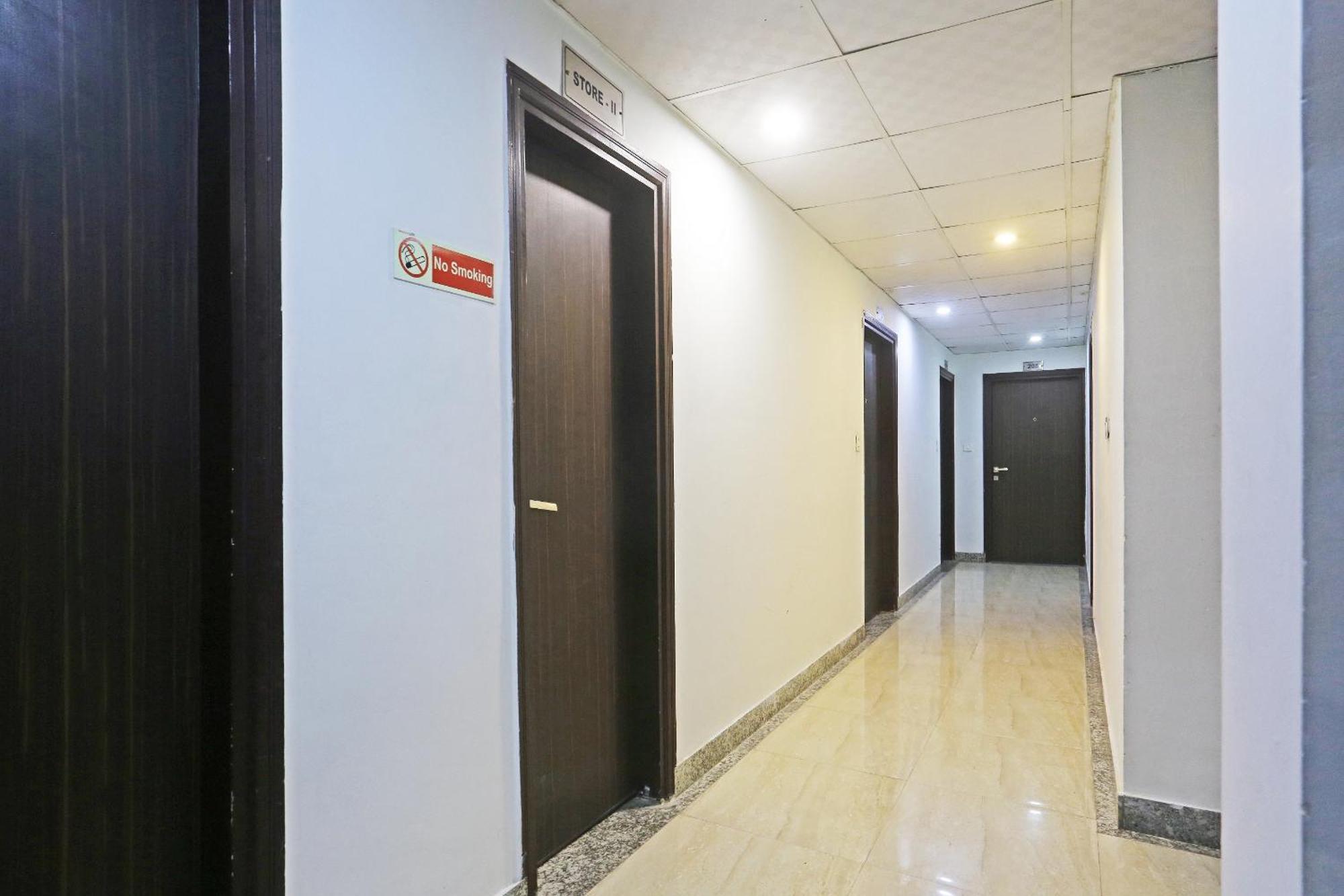 Hotel Aerostar Gold - Opposite Max Healthcare Deli Exterior foto