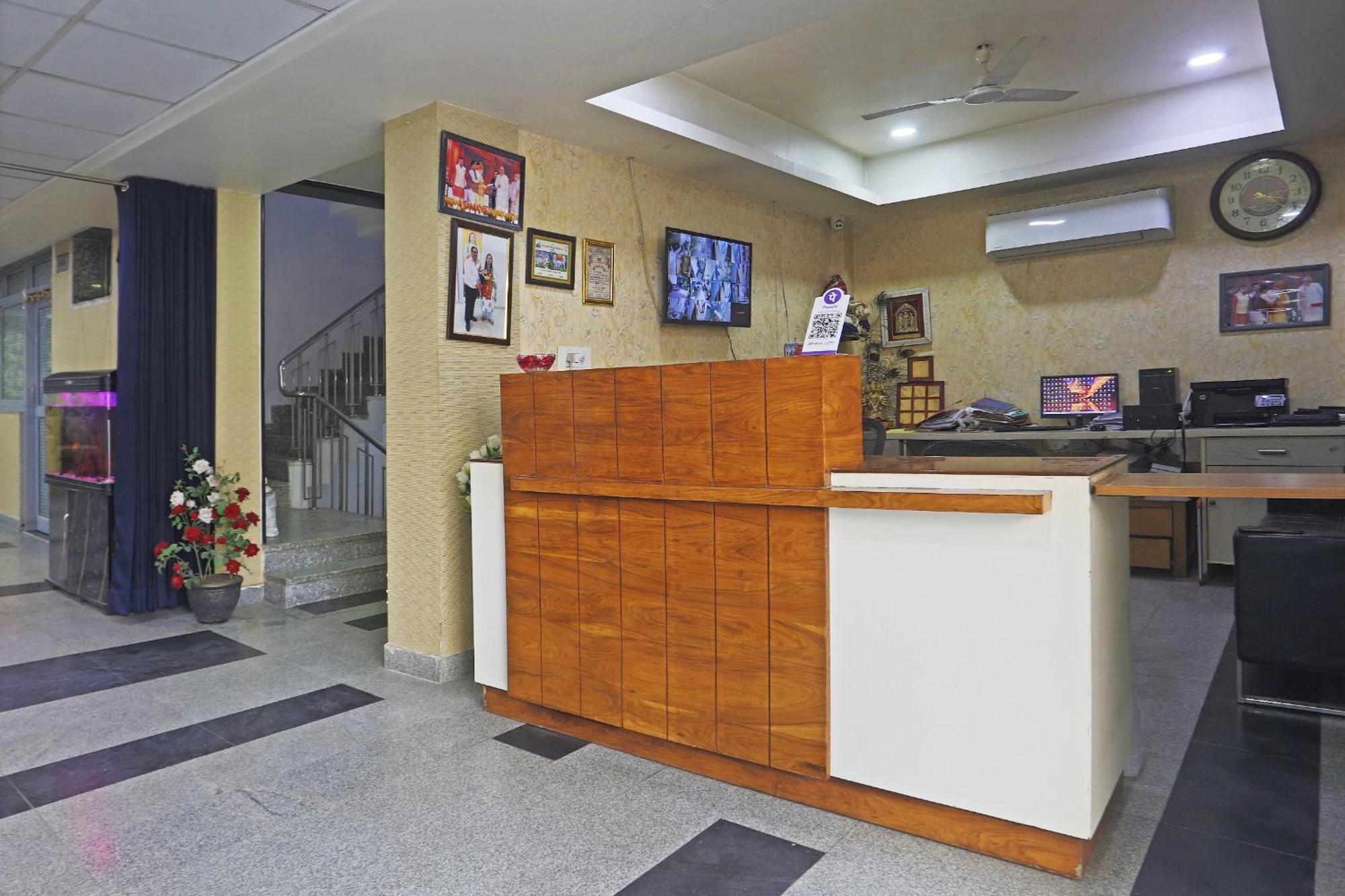 Hotel Aerostar Gold - Opposite Max Healthcare Deli Exterior foto