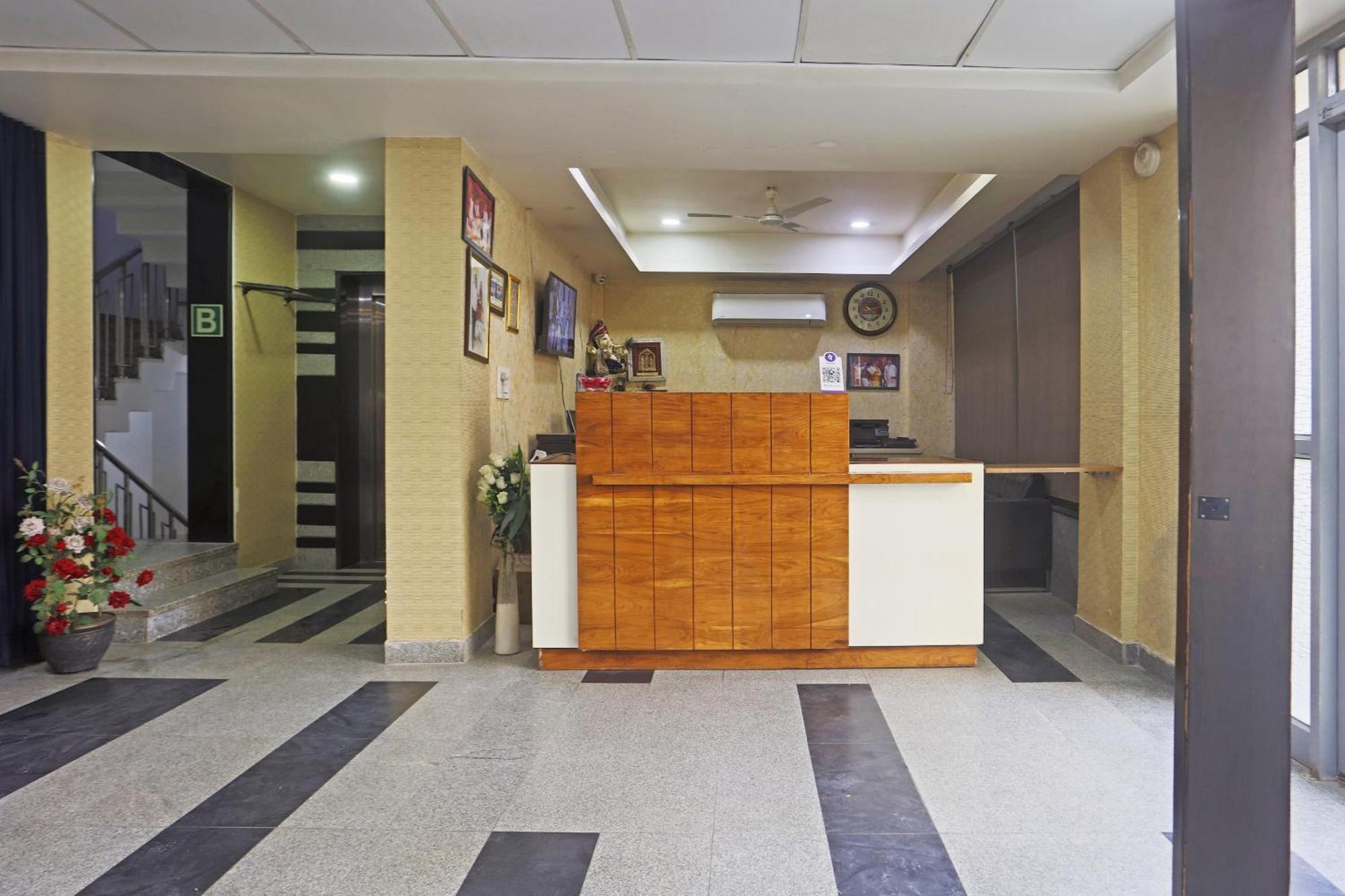 Hotel Aerostar Gold - Opposite Max Healthcare Deli Exterior foto