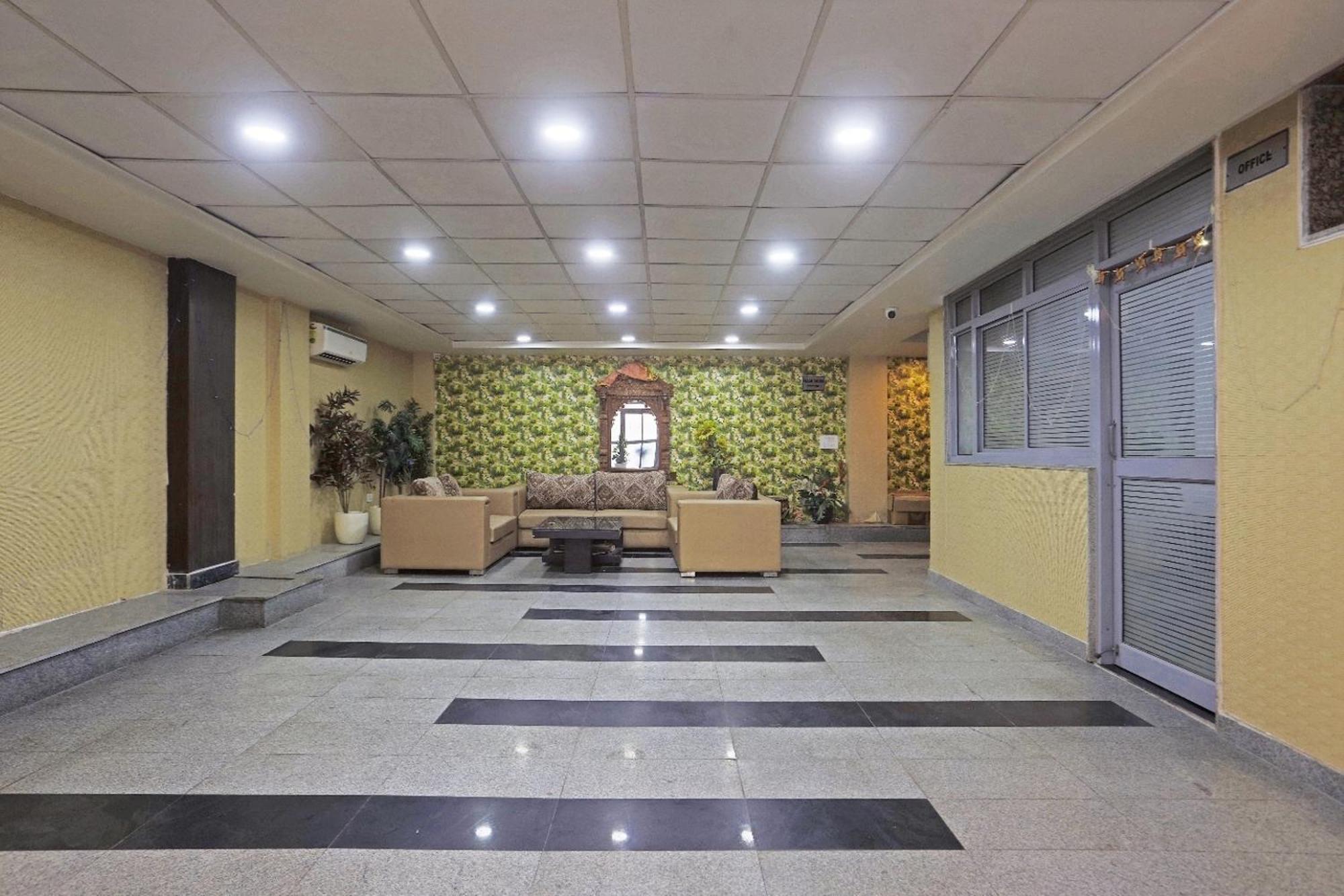 Hotel Aerostar Gold - Opposite Max Healthcare Deli Exterior foto