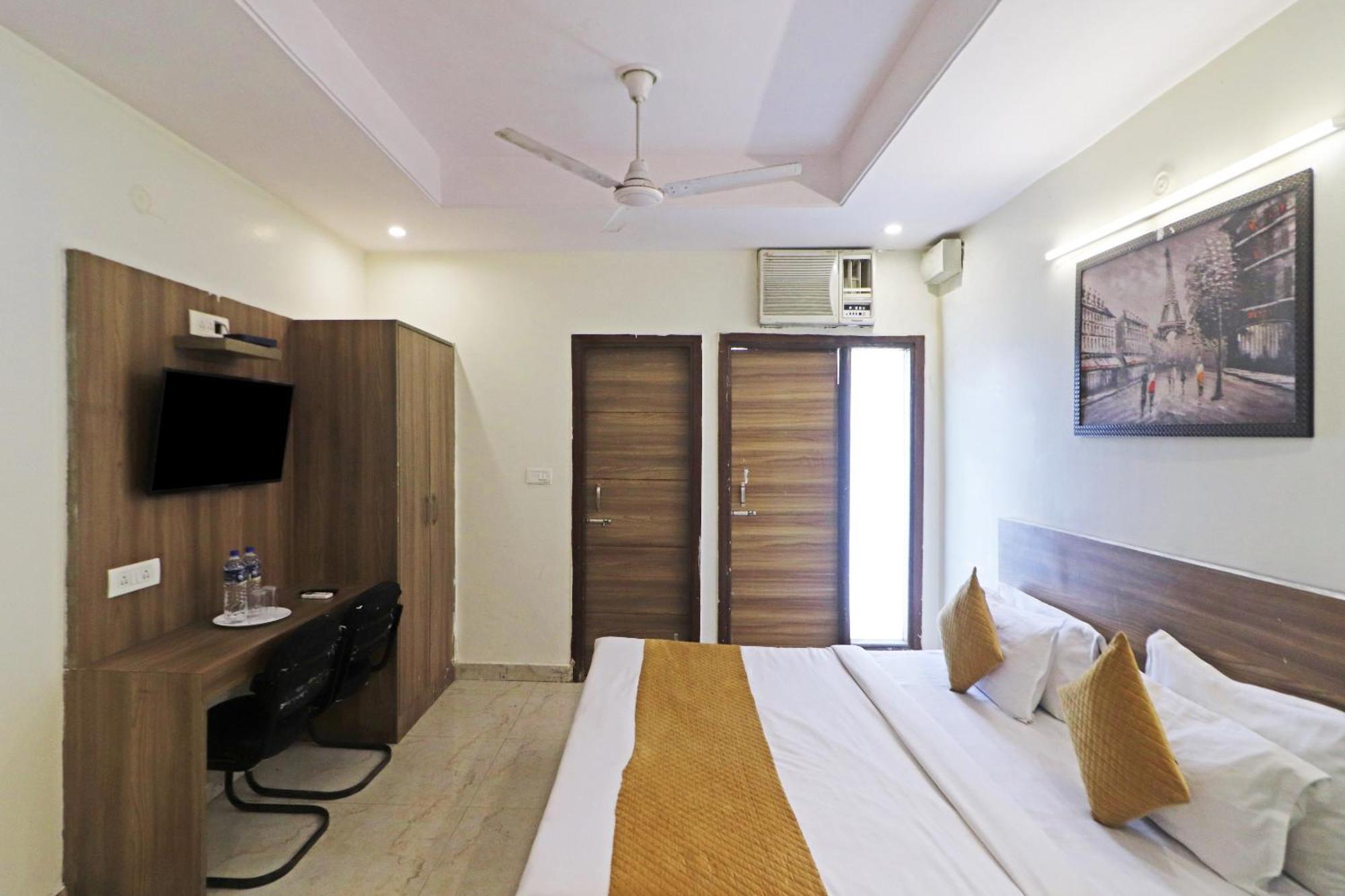 Hotel Aerostar Gold - Opposite Max Healthcare Deli Exterior foto
