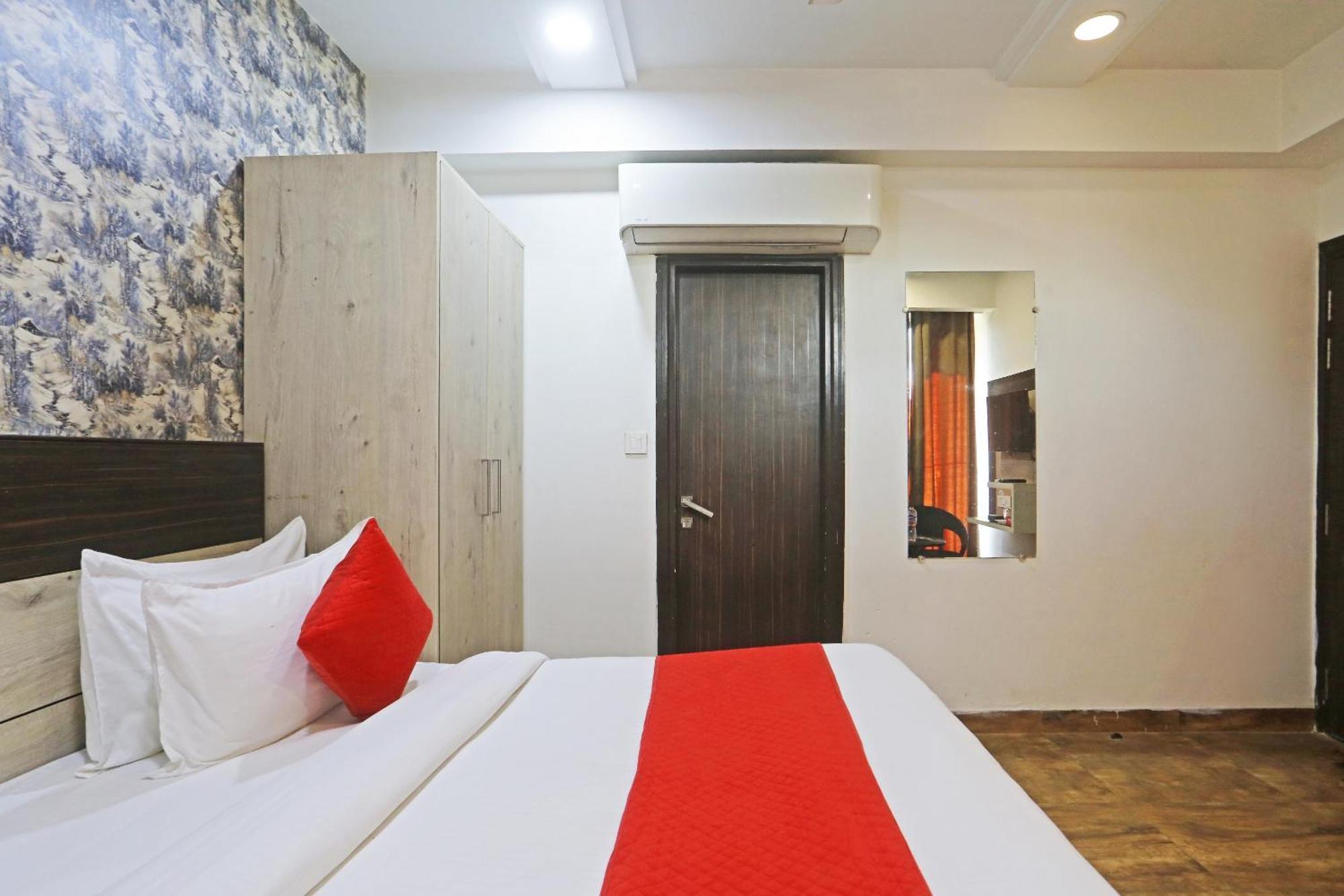 Hotel Aerostar Gold - Opposite Max Healthcare Deli Exterior foto