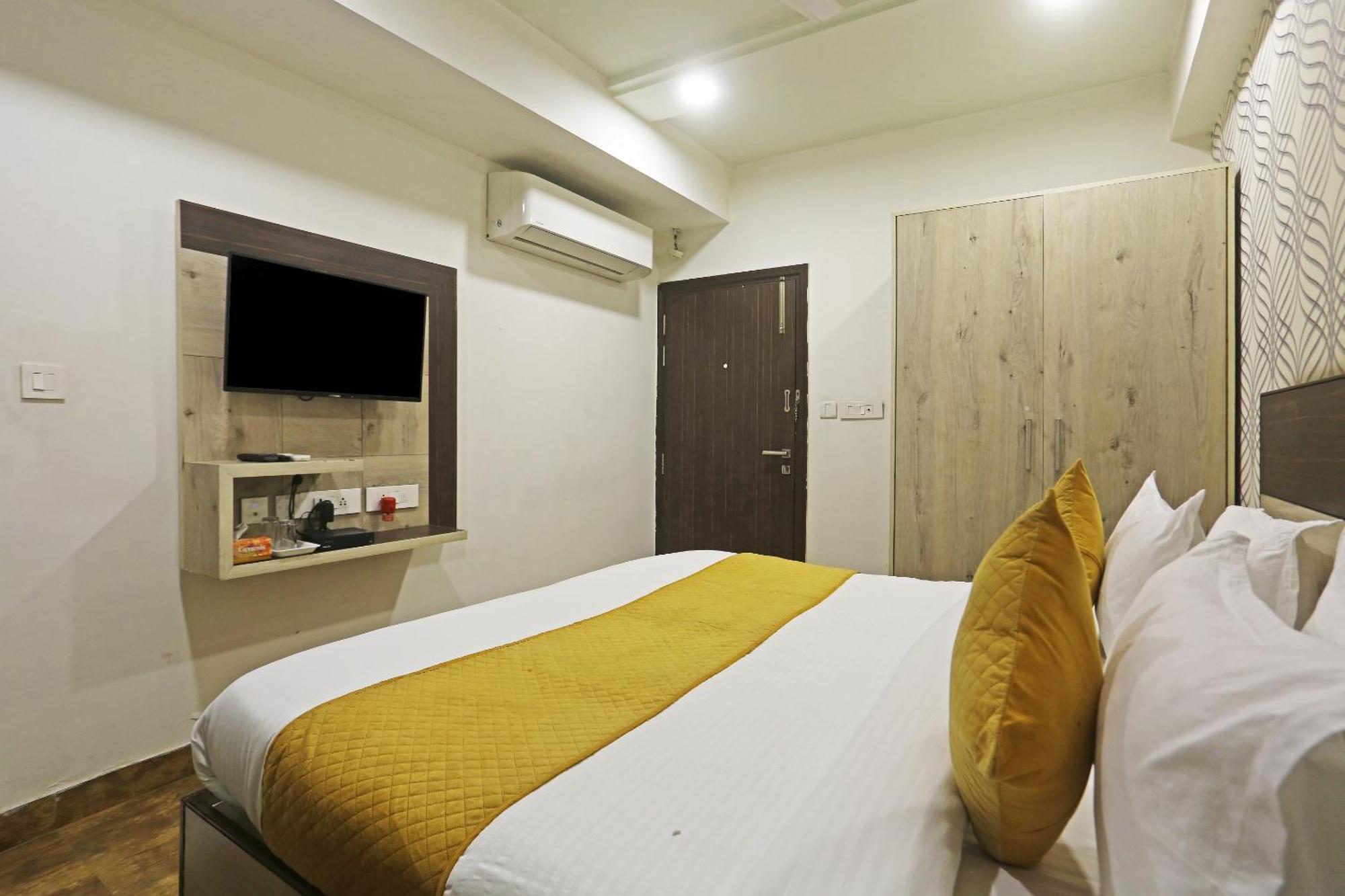 Hotel Aerostar Gold - Opposite Max Healthcare Deli Exterior foto