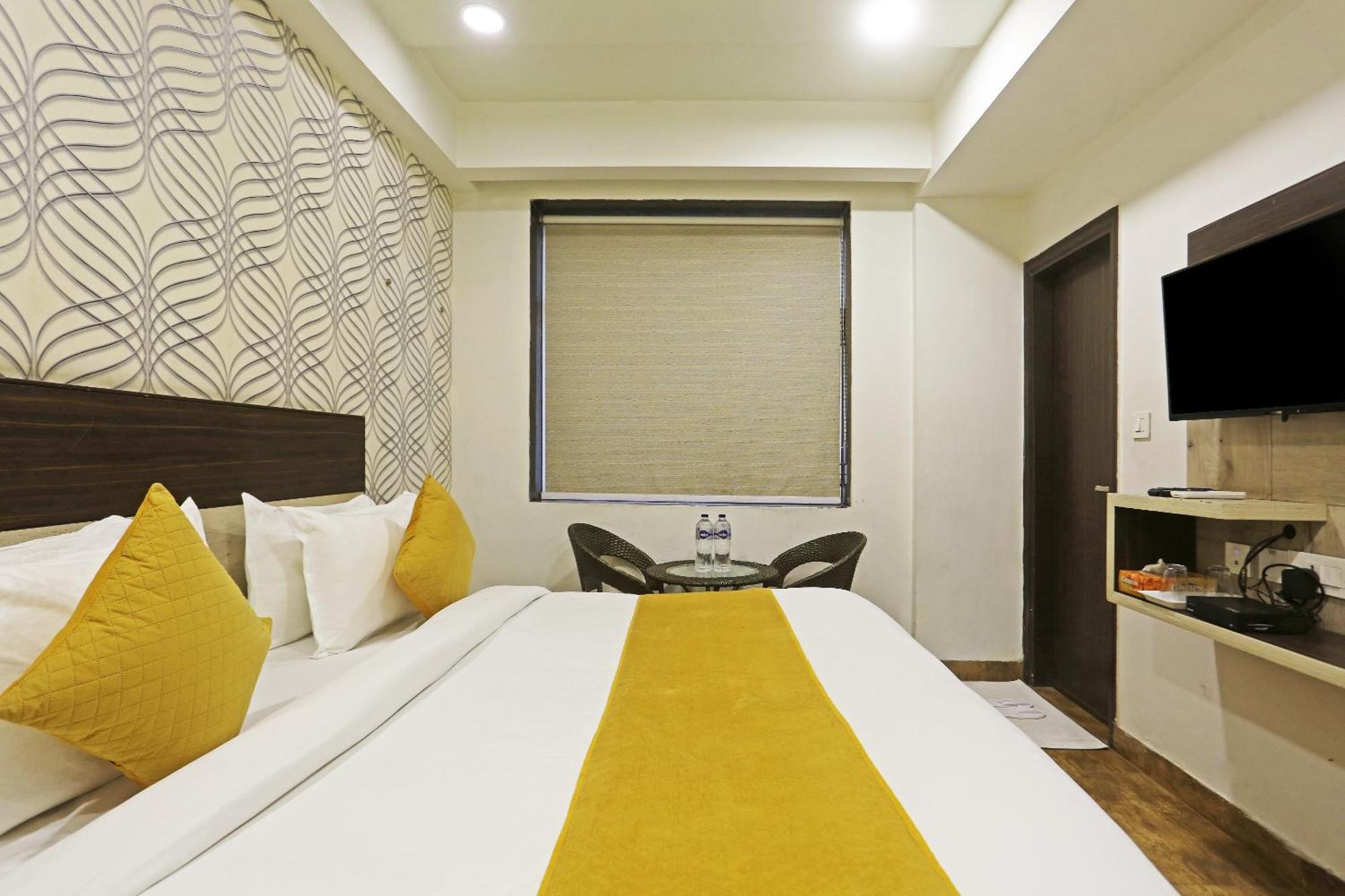 Hotel Aerostar Gold - Opposite Max Healthcare Deli Exterior foto