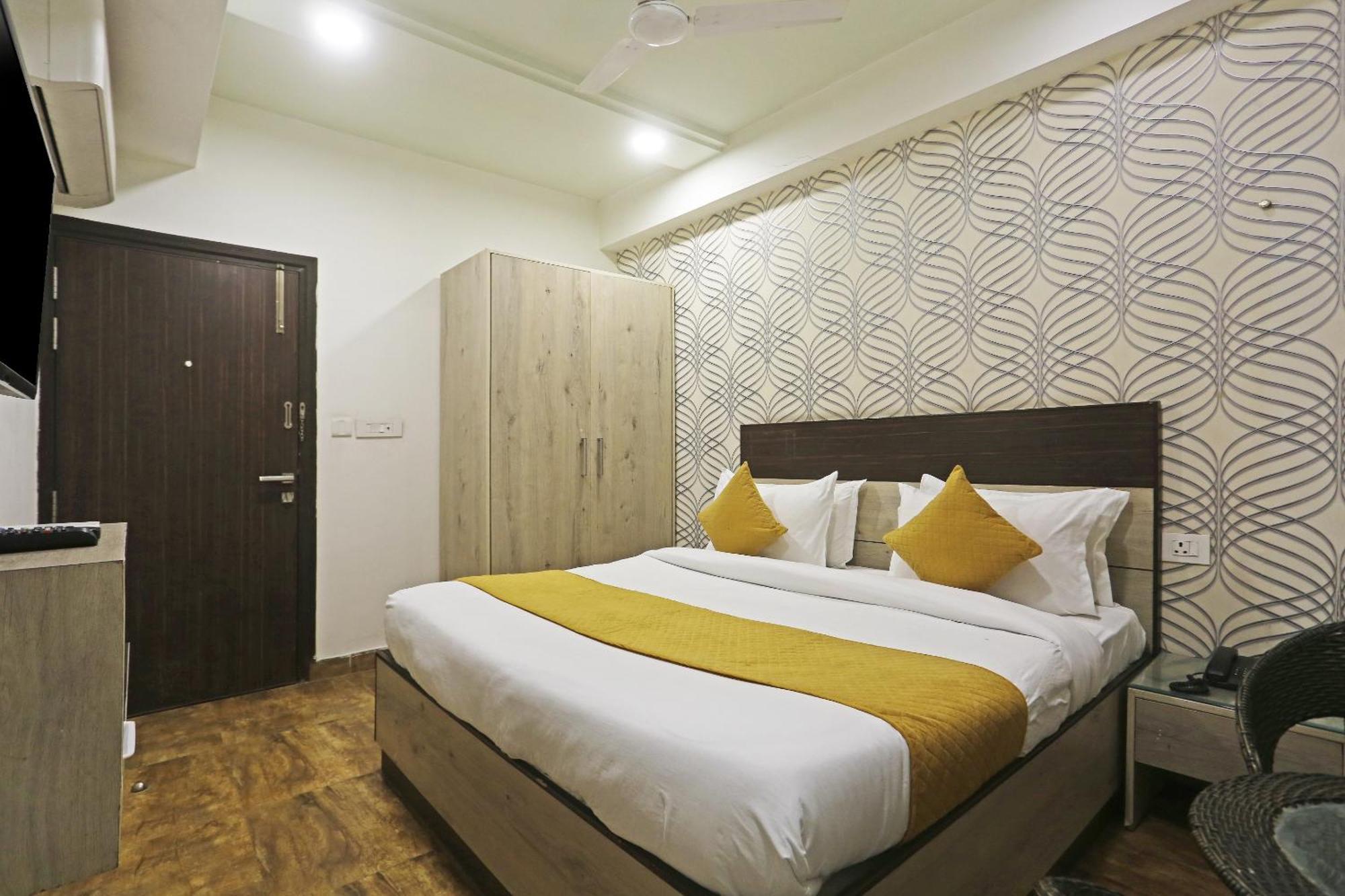 Hotel Aerostar Gold - Opposite Max Healthcare Deli Exterior foto